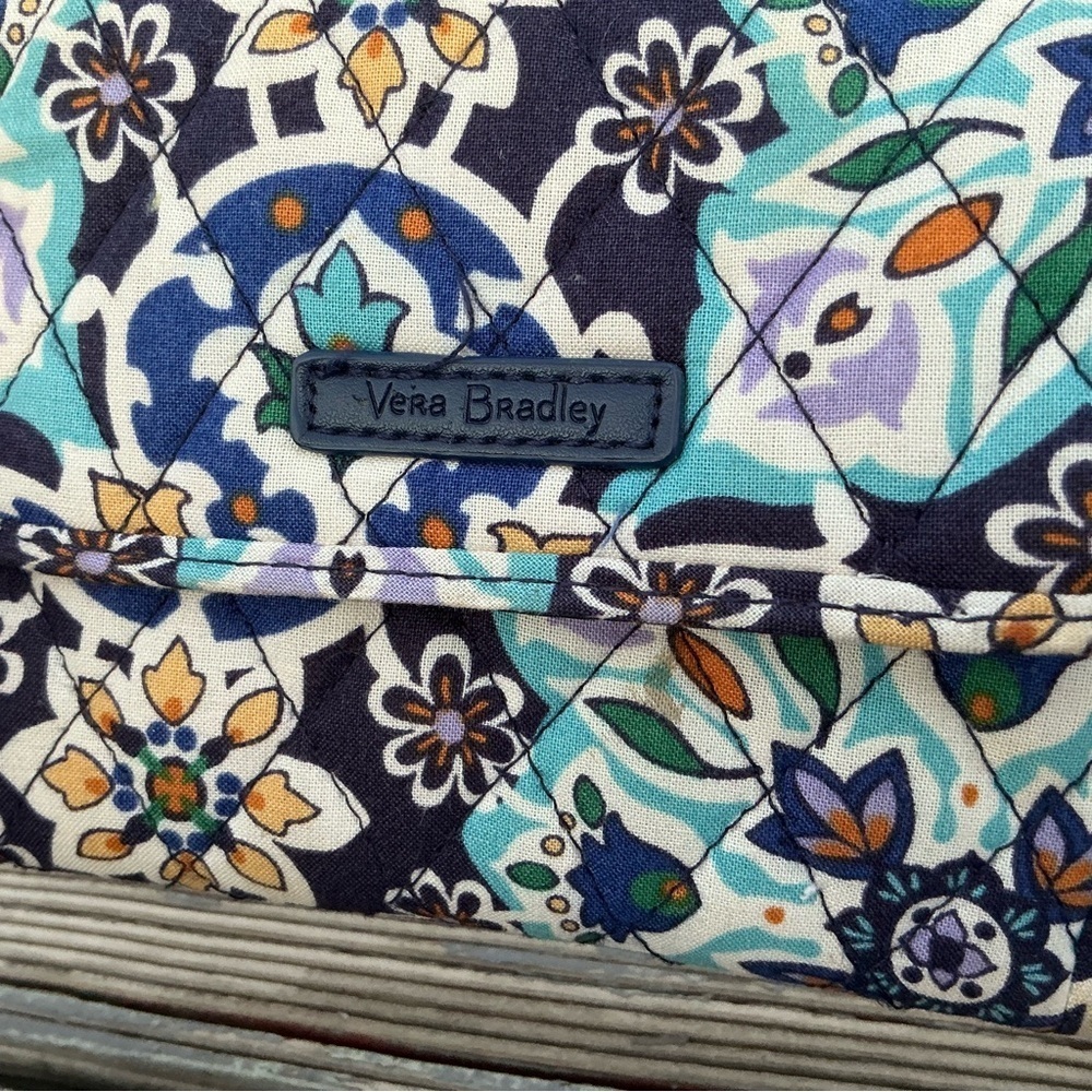 Vera Bradley Lisburn medallion Cool RFID Woman Wallet - Picture 2 of 7